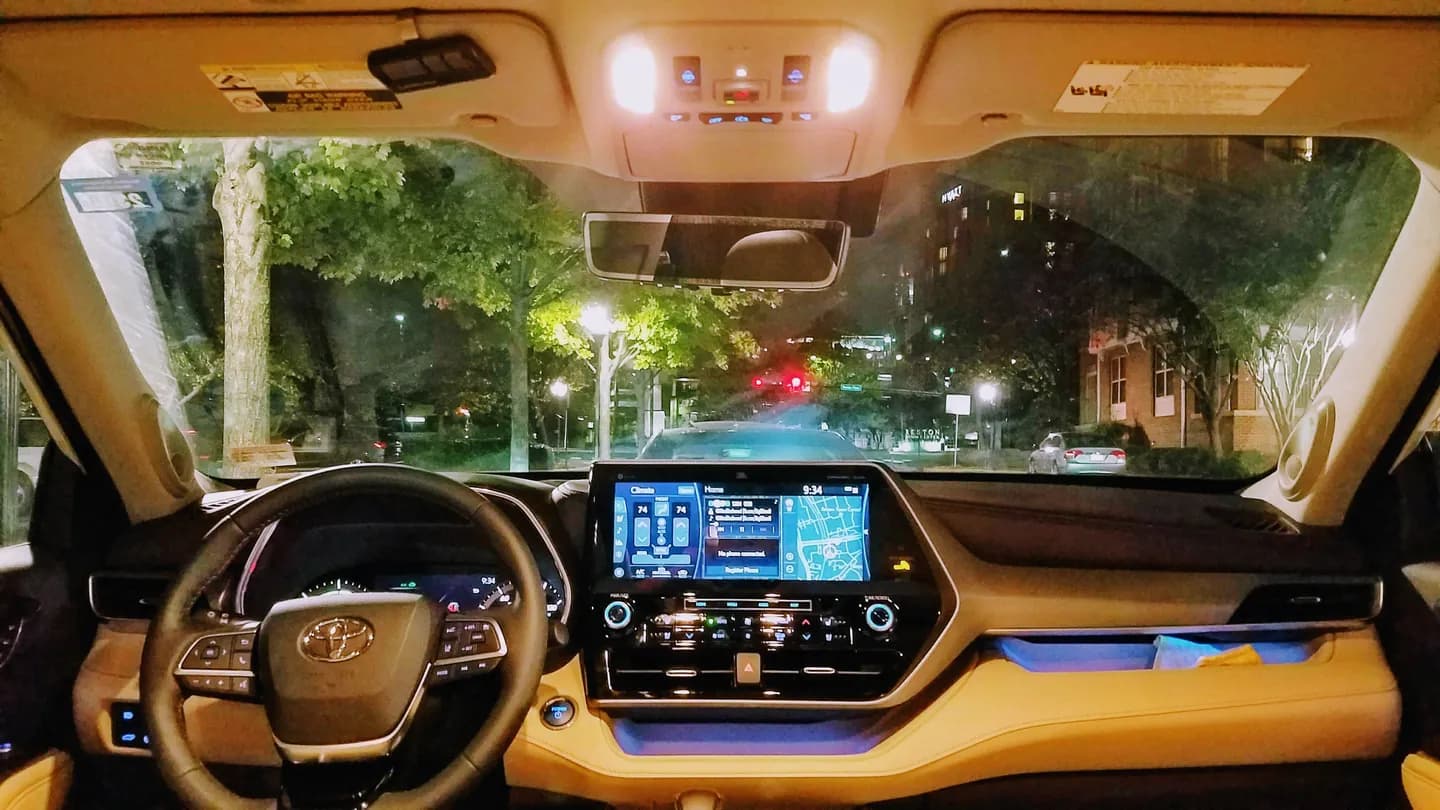 2021 Toyota Highlander dashboard and steering wheel